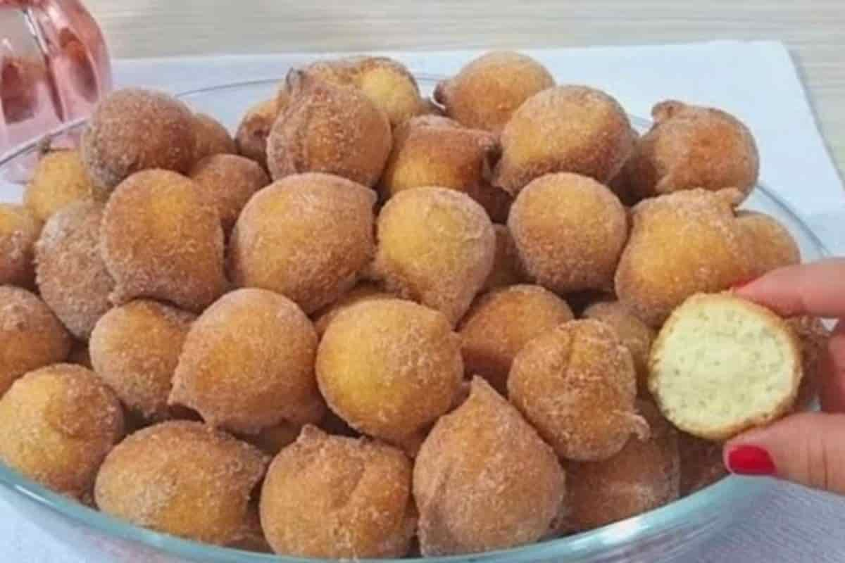 Aprenda a Fazer Bolinho de Chuva da Vovó em 3 Passos