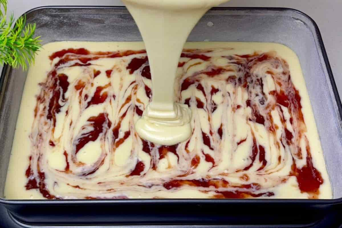 Como Fazer Bolo de Banana com Doce de Morango em 30 Minutos