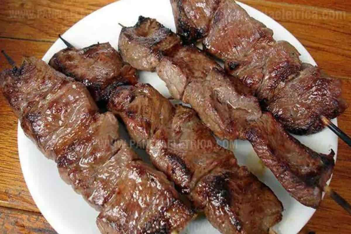 Como Fazer Espetinho de Churrasco Suculento em Casa