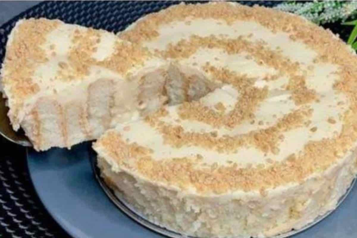 Essa torta de limão de bolacha vai te conquistar de primeira mordida!